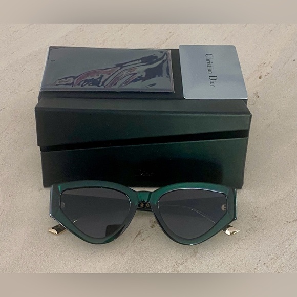 NWT Dior Cat Style 1 in Green - Picture 2 of 9